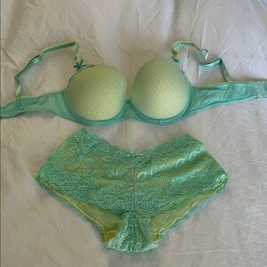 La Vie En Rose Mint Green Lace Bra and Panty Set Size 34 D Small NWOT